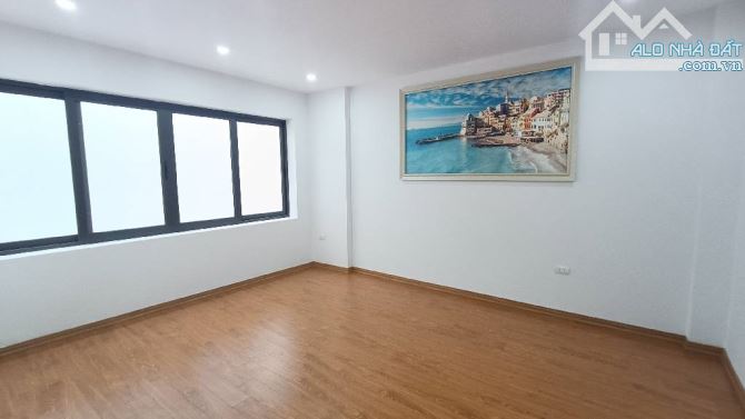 HÓT NHẤT KHU VỰC GIANG BIÊN - NHÀ 5 TẦNG MỚI KÍNH COONG -  ÔTÔ TRÁNH 10m - 1