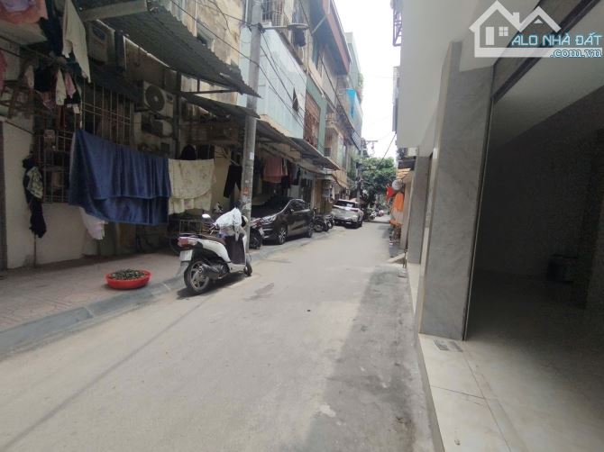 Nhà Lô Góc 2 Mặt Thoáng, Gara Ô Tô, Kinh Doanh Tốt, Ngay Sát Chợ, Trường Học 3 Cấp, 6.2 Tỷ - 1