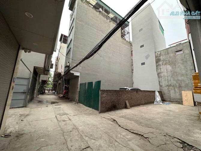 CHỈ HƠN 5 TỶ SỞ HỮU NGAY MẢNH ĐẤT Ô TÔ VÀO NHÀ TẠI NGUYỄN KHOÁI ĐẸP NHƯ NÀO - 1