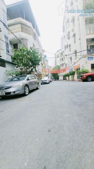 Bán nhà Hoàng Quốc Việt, Nghĩa Đô, Cầu Giấy. Diện tích 97m2 x 3T, MT 8,5m. Oto tránh, Kd. - 1