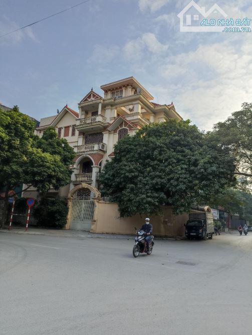 Biệt thự Trần Kim Xuyến Cầu Giấy 330m2, Lô góc, Mt 20m, Vị trí vàng, chỉ 139 tỷ. - 1