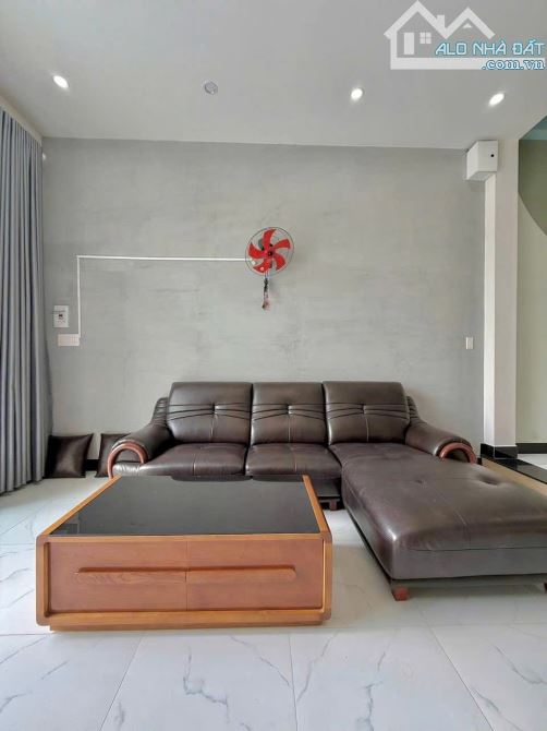 Nhà lầu mới xây dựng gần quảng trường Mỹ Tho, Tiền Giang - 1