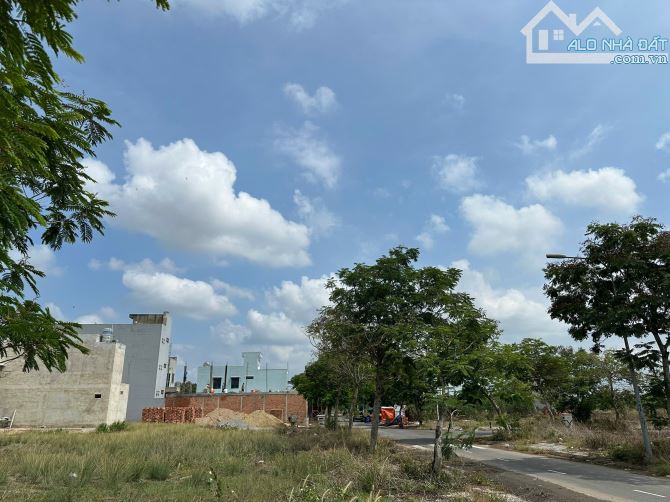 Bán lô đất TTHC Trảng Bom DT:95m2 Giá 2tỷ4 Đối diện BVQT, Sát QL1A, Dân cư đông đúc, SHR. - 1