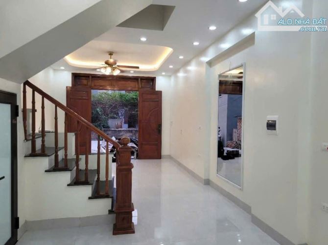 BÁN NHÀ LAI XÁ DIỆN TÍCH 40M2 4 TẦNG GIÁ 4 TY MỐT THƯỢNG LƯỢNG MẠNH ,ALO E ĐÔNG - 1