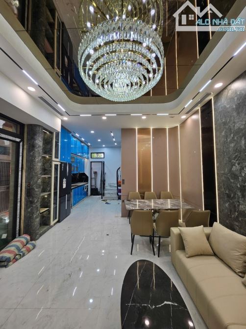 Bán nhà Bồ Đề 6 tầng thang máy, full nội thất, gần phố giá 12 tỷ hơn - 1