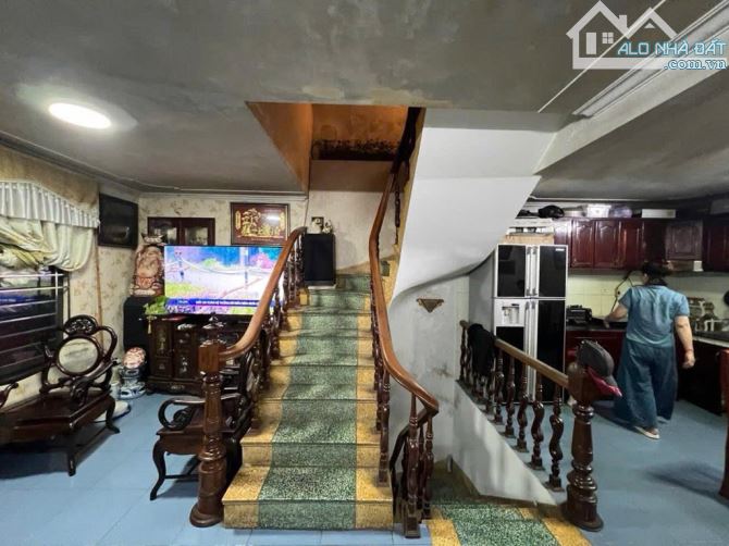 Bán căn nhà lô góc cách phố 20M, liền kề Vinhomes Gallery Giảng Võ - 1