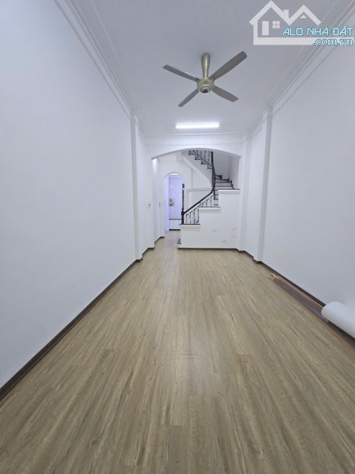Bán nhà rẻ nhất đông la diện tích 30m2. Xây 4,5 tầng gần trường học các cấp giá 3x tỷ - 1