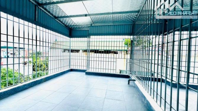 BÁN NHÀ CỰ KHỐI LONG BIÊN 5.2 TỶ 38m 5 TẦNG MT 5m Ô TÔ NGÕ THÔNG KINH DOANH - 1