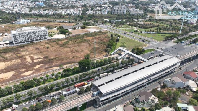 Lô đất hiếm 700m2 ngay Ngã Tư Thủ Đức, đối diện ga Metro vuông vức cần bán nhanh - 1
