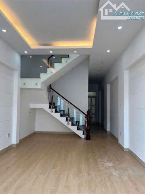 Nhà 3 tầng đẹp,HXH xe hơi quay đầu ,DT 61M² (4x 15,25m) vuông vắn, chỉ 6,5 tỷ thương lượng - 1