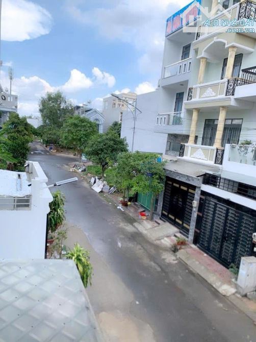 NHÀ 3 TẦNG – KDC NAM KHANG – FULL NỘI THẤT CAO CẤP – HXH 8M – CHỈ HƠN 5 TỶ - 1