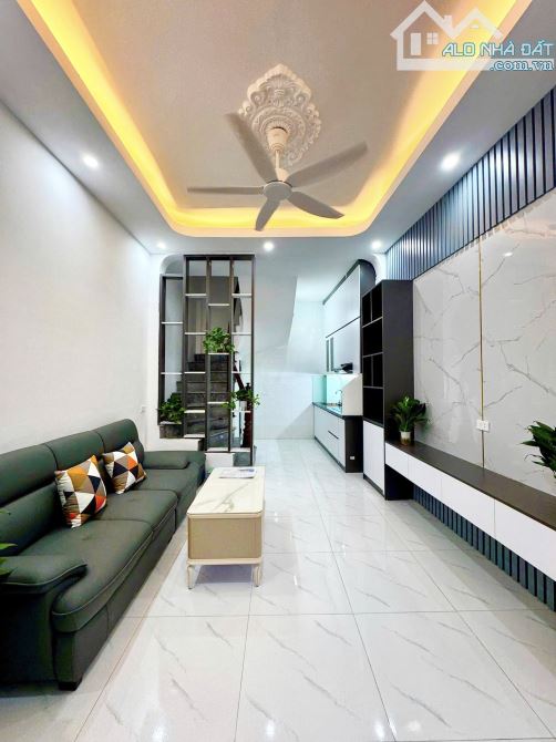 Bán Gấp Nhà Phố Trương Định 27M x 5T, MT: 3,5M.15M ô tô, full nội thất - 1