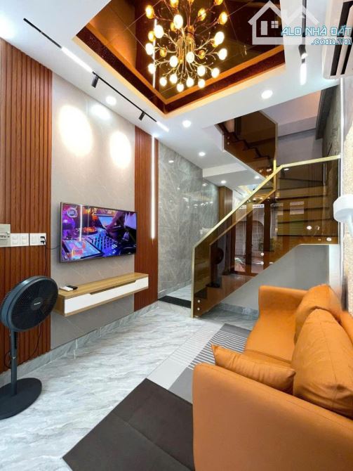 CHỈ NHỈNH 6 TỎI, NHÀ 2 TẦNG, TẶNG FULL NỘI THẤT XỊN, HẺM XE HƠI LV.SỸ, KINH DOANH ĐỈNH. - 1