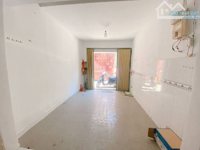 BÁN NHÀ HẺM 4M- DT:44M2-3 TẦNG BTCT-GIÁ NHỈNH 6 TỶ - 1