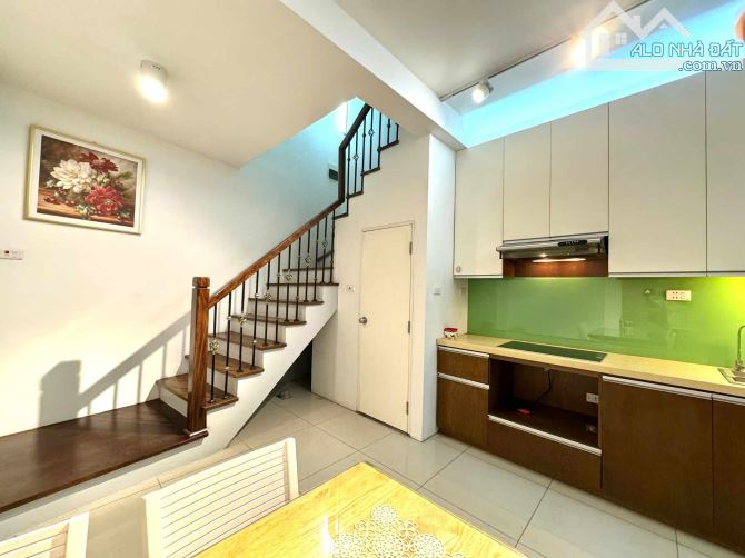 HIẾM CÓ, Bán Nhà Ngõ 12 Bồ Đề, Long Biên, 32m2, MT4m, 5 Tầng, Phân Lô, Ô Tô, - 1