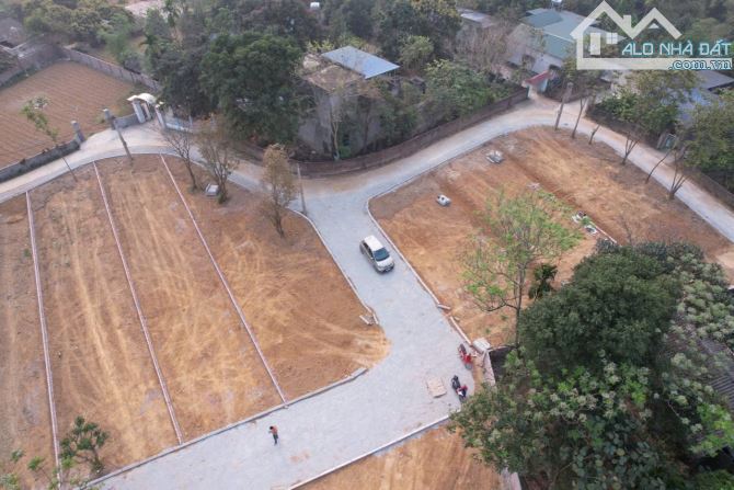 BÁN GẤP LÔ GÓC CÓ DT 181m2 VỊ TRÍ CỰC ĐẸP NGAY SÁT LEGACY HILL GIÁ RẺ CHỈ 1,X TỶ - 1
