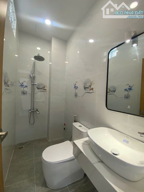 Chủ kẹt tiền bán GẤP nhà 4 tầng MT Lê Quang Định, DT 55m2, CHỈ 16 tỷ - 12