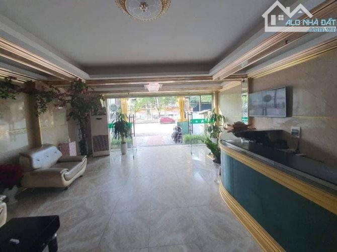 BÁN NHÀ MẶT PHỐ HOÀNG QUỐC VIỆT 200m2x6T THANG MÁY - MT 6.2m - 90 TỶ - VỈA HÈ - KINH DOANH - 2