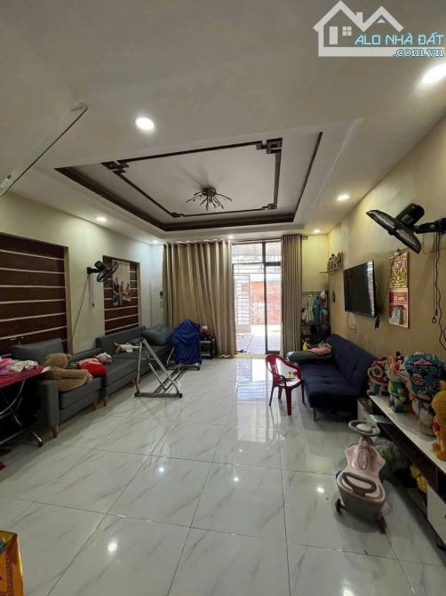 CHỦ NGỘP GỞI BÁN NHÀ 1 TRỆT 1 LẦU CĂN GÓC 2 MẶT TIỀN 6X17=102M2, ĐÃ HOÀN CÔNG,SỔ RIÊNG, 3 - 2
