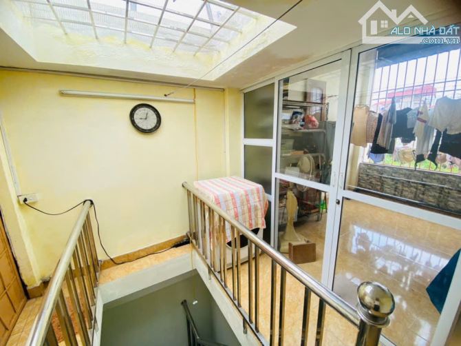 Kim giang - 39m mt 3,2m 5 tầng ngõ 3m Chỉ 8,6 tỷ - 2
