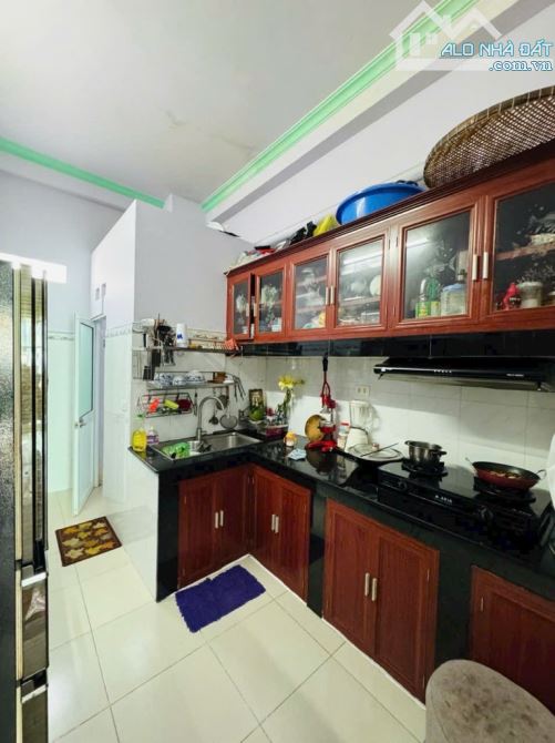 BÁN NHÀ NGAY CUỐI ĐƯỜNG TÊN LỬA BTĐ B Bình tân ( 35m2 , 3 tầng ) Giá nhỉnh nhẹ 3 Tỷ - 2