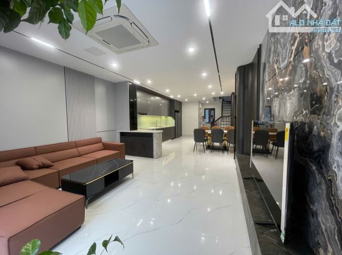 Bán nhà Ngọc Thụy, Long Biên Ô tô 16 chỗ đỗ cửa, DT 68M2, 6 Tầng, Thang máy, Full nội thất - 2