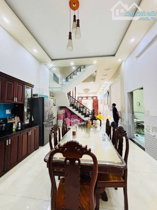 TÂN BÌNH - Phường 1, Lê Văn Sỹ - 45m2, 4 lầu đúc, xe hơi đỗ cửa, nhỉnh nhẹ 8 tỷ. - 2