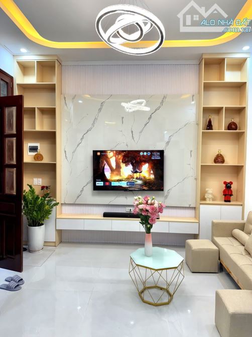 Cần bán nhà đẹp NT sang sịn Đống đa 2 thoáng KD 31M5T 7,9 Tỷ . - 2