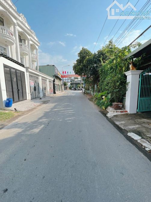 Bán Nhà 2 Lầu Mặt Tiền Bùi Thị Cội , Gần chợ Dĩ An 1 , TP Hồ Chí Minh - 2