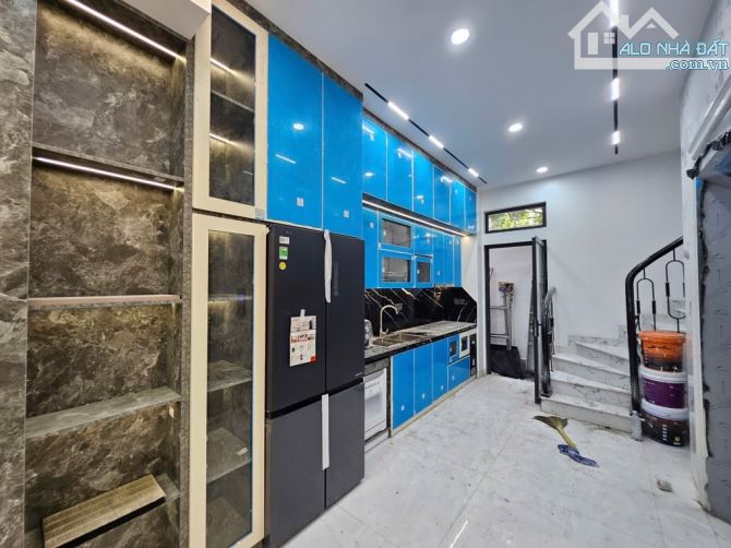 Bán nhà Bồ Đề 6 tầng thang máy, full nội thất, gần phố giá 12 tỷ hơn - 2