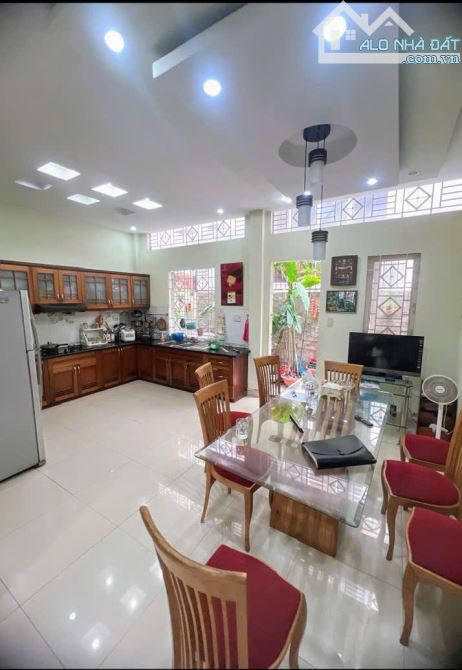 BIỆT THỰ ĐẲNG CẤP–THIẾT KẾ HIỆN ĐẠI!Ngang 6m Dài 20m đường Tạ Quang Bửu Q8 Chỉ 23,99 Tỷ TL - 2