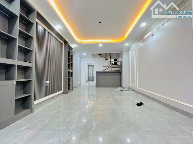 Cho thuê nhà riêng đường Hoàng Quốc Việt ( Cầu Giấy ) – DT 90m2 – 4 tầng – Ngõ oto tránh. - 2