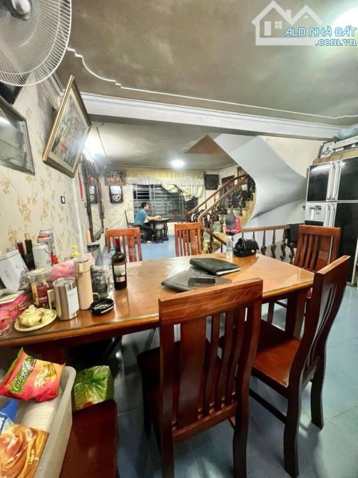 Bán căn nhà lô góc cách phố 20M, liền kề Vinhomes Gallery Giảng Võ - 2