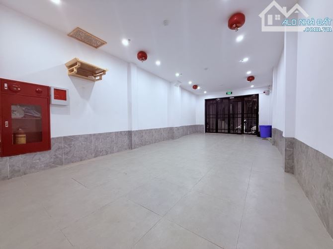 Tòa Chung Cư Mini Khương Đình, 7 Tầng Thang Máy, 80m² × 17 Phòng khép kín, Giá tốt.
