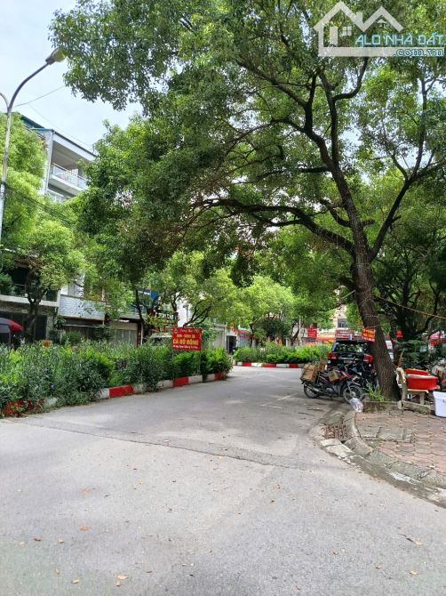 GIA ĐÌNH CẦN BÁN NHANH CĂN NHÀ VĂN QUÁN HÀ ĐÔNG-LÔ GÓC TRỤC ĐƯỜNG ĐÔI GẦN TRƯỜNG HOA MAI - 2