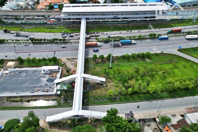 Lô đất hiếm 700m2 ngay Ngã Tư Thủ Đức, đối diện ga Metro vuông vức cần bán nhanh - 2