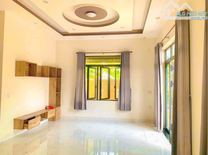 Bán nhà mái thái đẹp trung tâm TP Bà Rịa ngang đến 8.5m 5 phòng ngủ giá thương lượng - 2