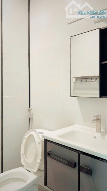 BÌNH THẠNH SÁT VÁCH QUẬN 1 – NGANG 4M NỞ HẬU – HẺM XE HƠI – 11.5 TỶ - 2