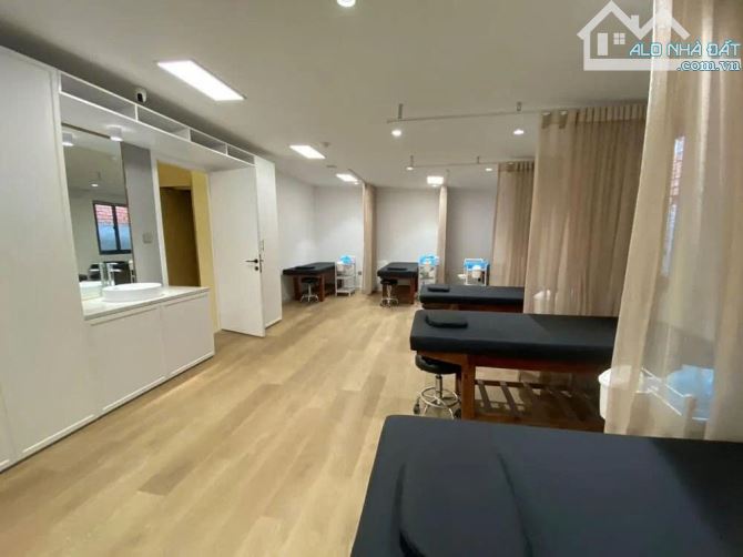 Cho thuê nhà mặt tiền số 221-223 đường Lý Tự Trọng, Phường Bến Thành, Q1,TP Hồ Chí Minh - 2