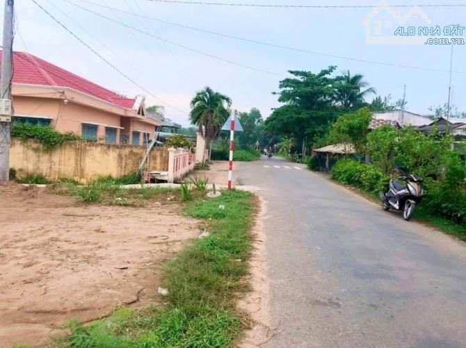 Bán 3000m2 đất mặt tiền đường nhựa Giồng Trường - 2