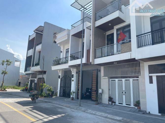 G1 Lô góc View Công viên - Khu vực 4 - Sạch sẽ / Bao Mỹ 5 - DT 104.5 m2 - Giá 1.970 . Có b - 2