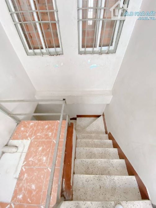 BÁN NHÀ HẺM 4M- DT:44M2-3 TẦNG BTCT-GIÁ NHỈNH 6 TỶ - 2