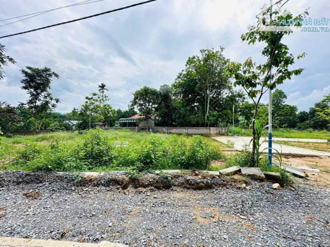 BÁN GẤP LÔ GÓC CÓ DT 181m2 VỊ TRÍ CỰC ĐẸP NGAY SÁT LEGACY HILL GIÁ RẺ CHỈ 1,X TỶ - 2