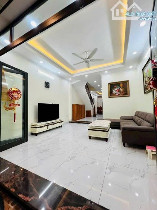 BÁN NHÀ DÂN XÂY 6 TẦNG THANG MÁY – 78m2- MT: 4,5M, GIÁ 21 TỶ- NGÕ Ô TÔ – CÁCH PHỐ HOÀNG N - 3