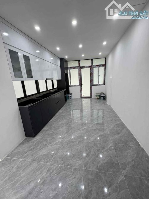 VŨ NGỌC PHAN - ĐỐNG ĐA - LÔ GÓC - THANG MÁY - NHÀ MỚI Ở NGAY - KINH DOANH - CHỈ 9.9 TỶ - 3