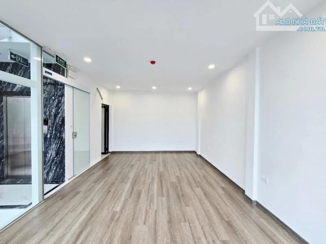 HIẾM MẶT PHỐ PHẠM VĂN ĐỒNG - 35m2 - 8T - THANG MÁY - VỈA HÈ ĐÁ BÓNG - KINH DOANH CỰC ĐỈNH - 3