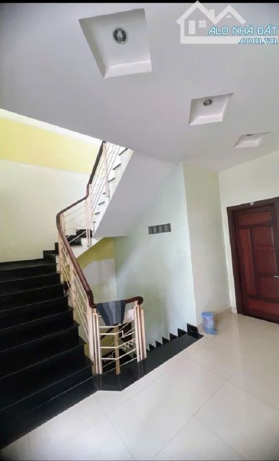 BIỆT THỰ ĐẲNG CẤP–THIẾT KẾ HIỆN ĐẠI!Ngang 6m Dài 20m đường Tạ Quang Bửu Q8 Chỉ 23,99 Tỷ TL - 3