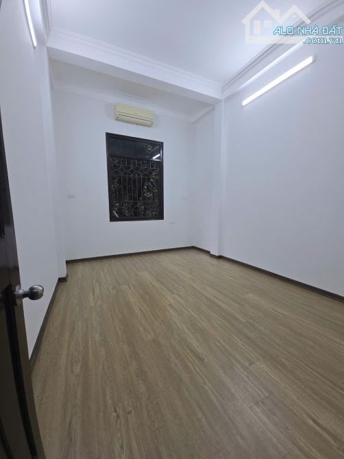 Bán nhà rẻ nhất đông la diện tích 30m2. Xây 4,5 tầng gần trường học các cấp giá 3x tỷ - 3