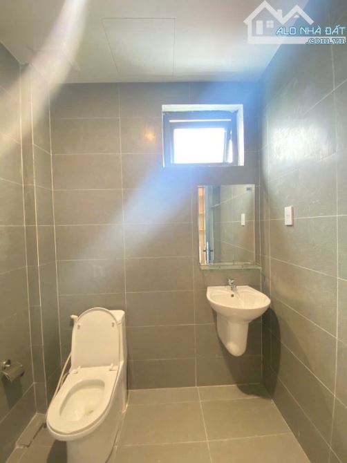 SIÊU PHẨM CĂN HỘ BIỂN - TÒA NHÀ 4 TẦNG - 180M2 - ĐỐI DIỆN ĐẠI HỌC KINH TẾ -DÒNG TIỀN 80 TR - 3