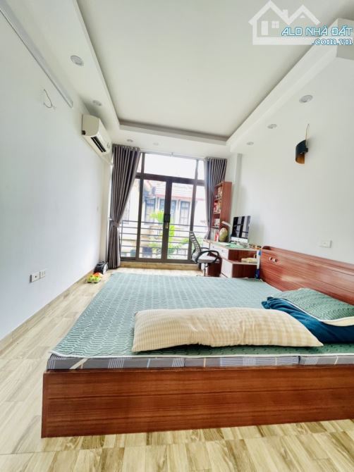 CHỦ CẦN TIỀN - BÁN GẤP NHÀ Ở TƯ ĐÌNH 45M2 - 2THOÁNG - OTO ĐỖ TRƯỚC CỬA - 3